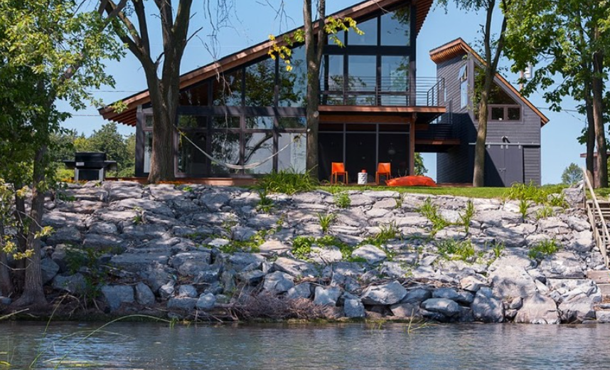 Advantages visual - waterfront terrace at dusk